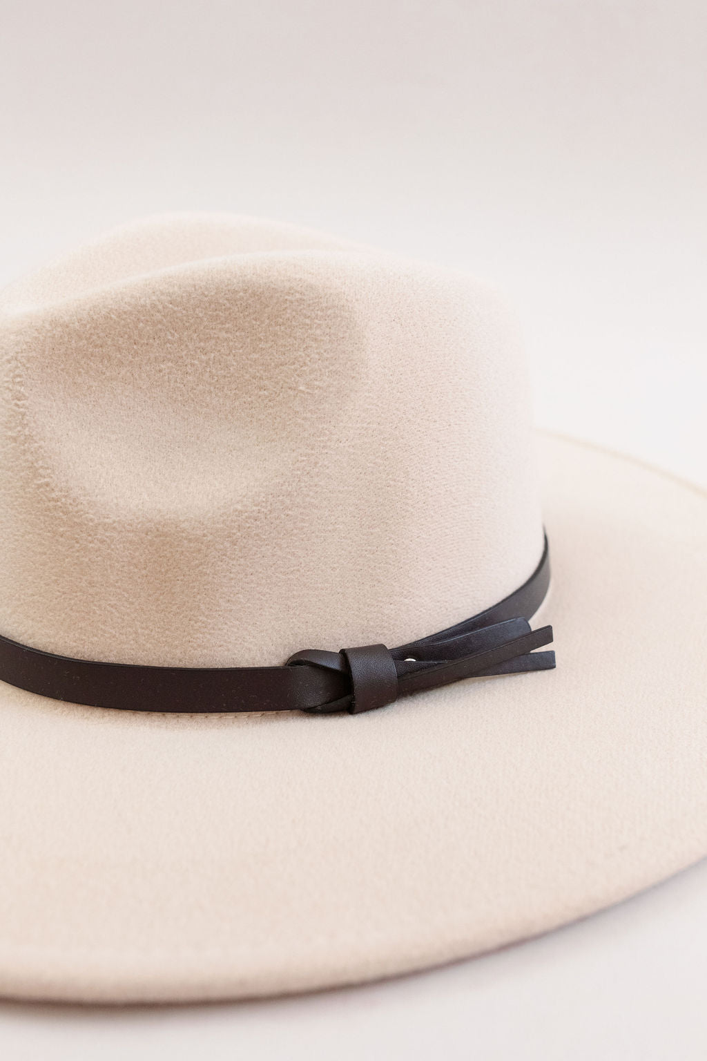 Lillian Wide Brim Buckle Hat | Assorted - Poppy and Stella