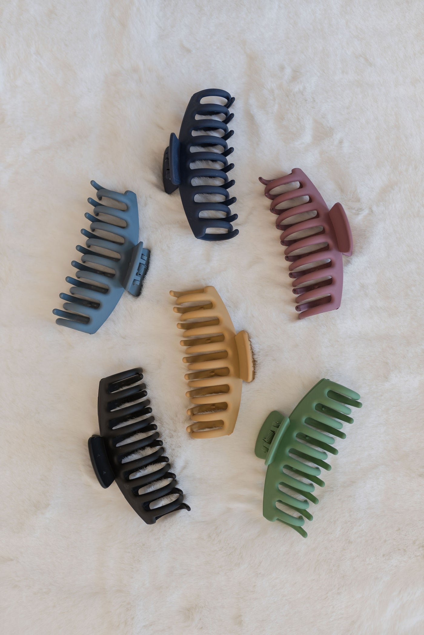 Theia Large Matte Claw Clip | Assorted - Poppy and Stella